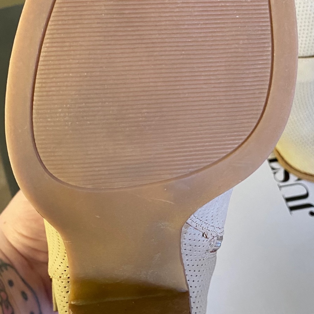 Women’s booties - Picture 2 of 3
